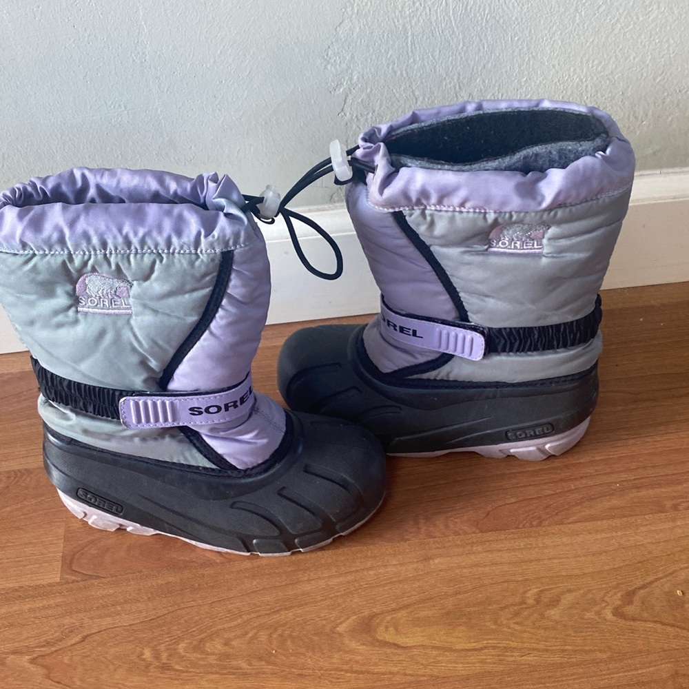 Sorel ‘ Flurry’ Lavender and gray youth snow Boots